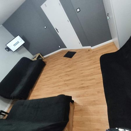 3030 Jana Spychalskiego 32 - Tanie Pokoje W Apartamencie - Samodzielne Zameldowanie - Self Check In ポズナン エクステリア 写真