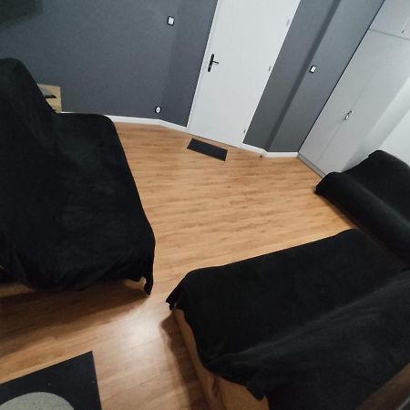 3030 Jana Spychalskiego 32 - Tanie Pokoje W Apartamencie - Samodzielne Zameldowanie - Self Check In ポズナン エクステリア 写真