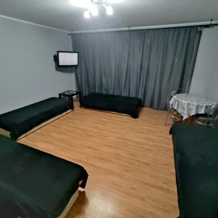 3030 Jana Spychalskiego 32 - Tanie Pokoje W Apartamencie - Samodzielne Zameldowanie - Self Check In ポズナン エクステリア 写真