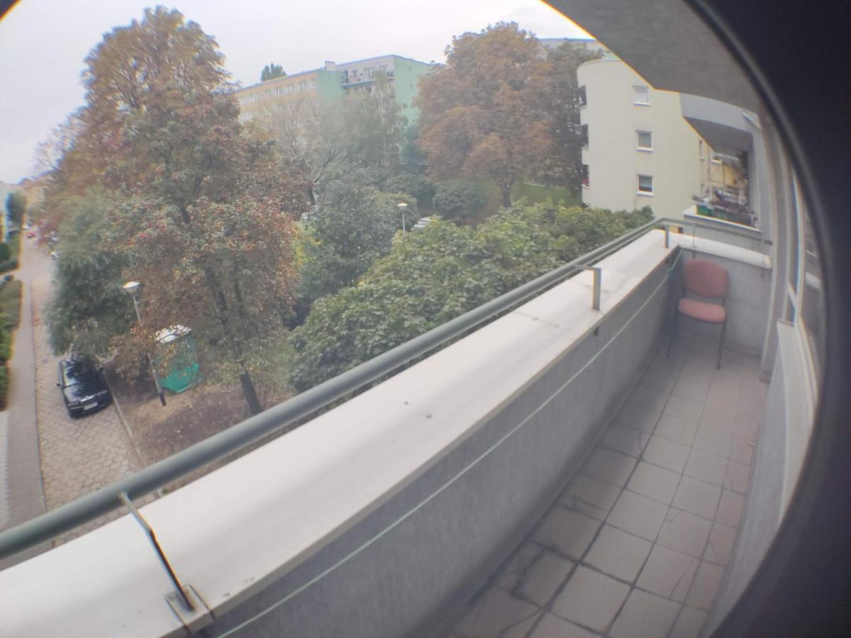 3030 Jana Spychalskiego 32 - Tanie Pokoje W Apartamencie - Samodzielne Zameldowanie - Self Check In ポズナン エクステリア 写真