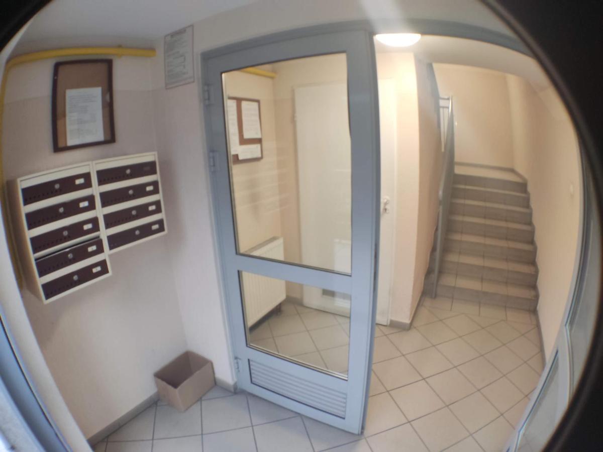 3030 Jana Spychalskiego 32 - Tanie Pokoje W Apartamencie - Samodzielne Zameldowanie - Self Check In ポズナン エクステリア 写真