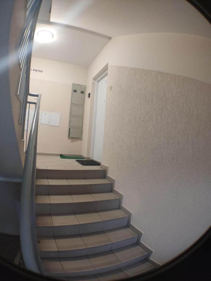 3030 Jana Spychalskiego 32 - Tanie Pokoje W Apartamencie - Samodzielne Zameldowanie - Self Check In ポズナン エクステリア 写真