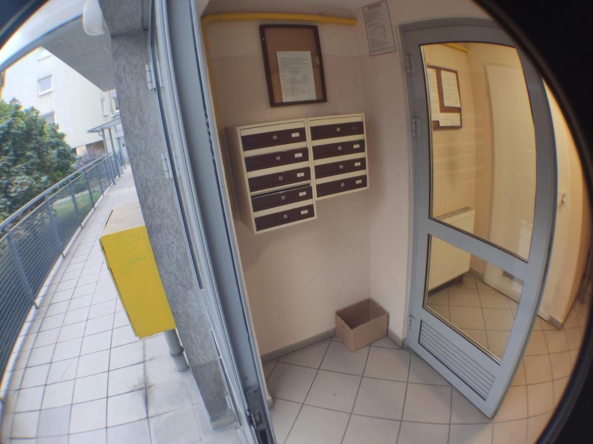 3030 Jana Spychalskiego 32 - Tanie Pokoje W Apartamencie - Samodzielne Zameldowanie - Self Check In ポズナン エクステリア 写真