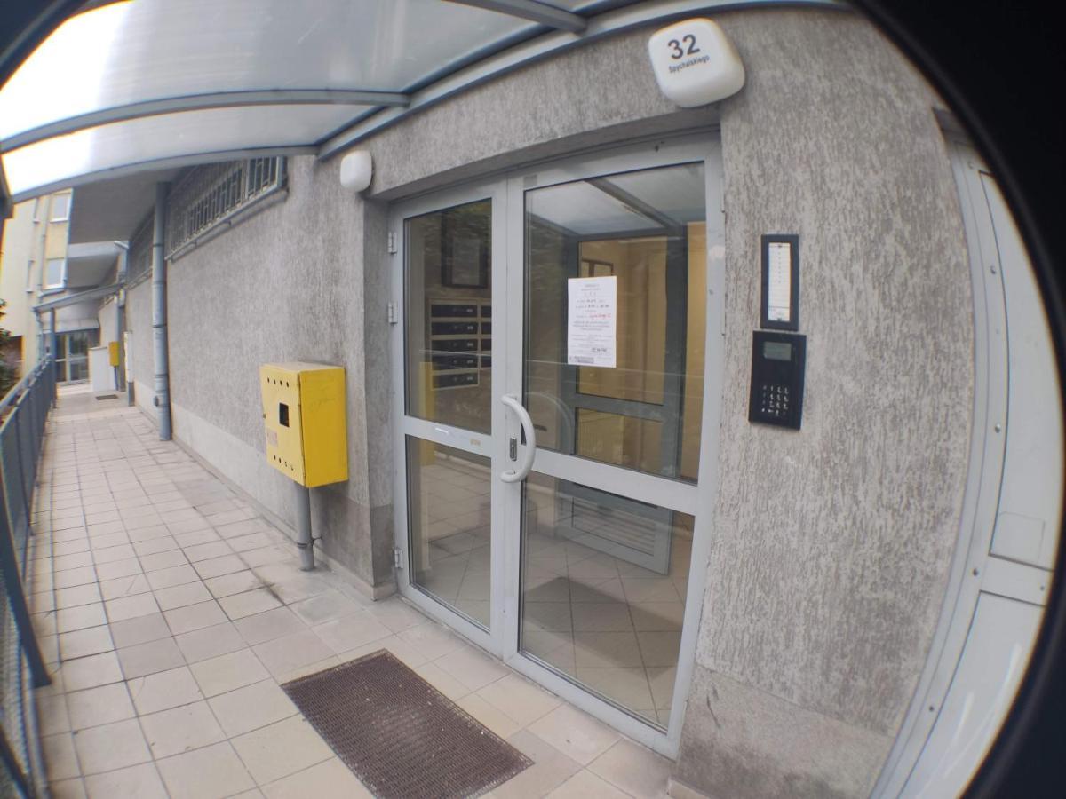 3030 Jana Spychalskiego 32 - Tanie Pokoje W Apartamencie - Samodzielne Zameldowanie - Self Check In ポズナン エクステリア 写真
