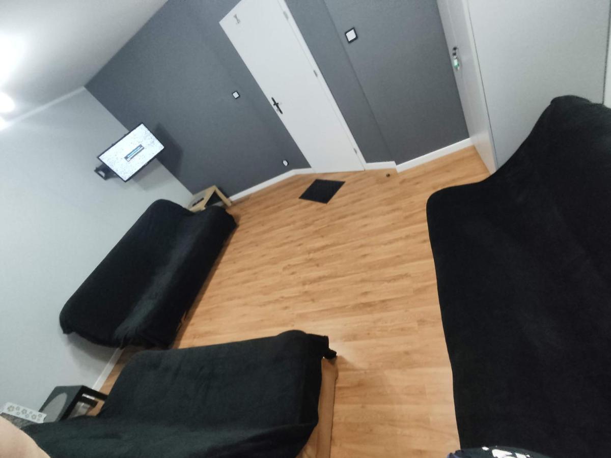 3030 Jana Spychalskiego 32 - Tanie Pokoje W Apartamencie - Samodzielne Zameldowanie - Self Check In ポズナン エクステリア 写真