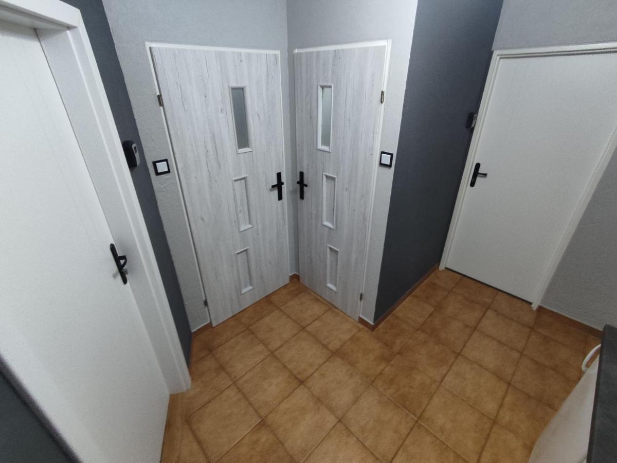 3030 Jana Spychalskiego 32 - Tanie Pokoje W Apartamencie - Samodzielne Zameldowanie - Self Check In ポズナン エクステリア 写真