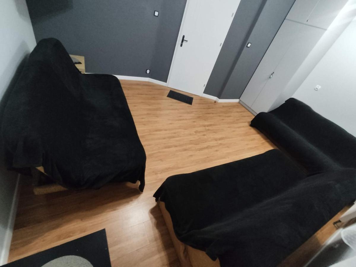 3030 Jana Spychalskiego 32 - Tanie Pokoje W Apartamencie - Samodzielne Zameldowanie - Self Check In ポズナン エクステリア 写真