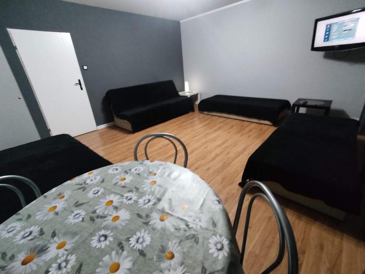 3030 Jana Spychalskiego 32 - Tanie Pokoje W Apartamencie - Samodzielne Zameldowanie - Self Check In ポズナン エクステリア 写真