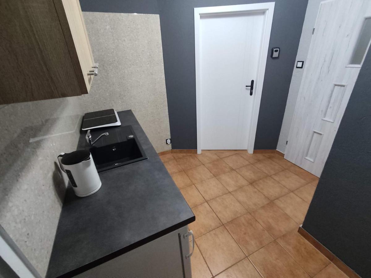 3030 Jana Spychalskiego 32 - Tanie Pokoje W Apartamencie - Samodzielne Zameldowanie - Self Check In ポズナン エクステリア 写真