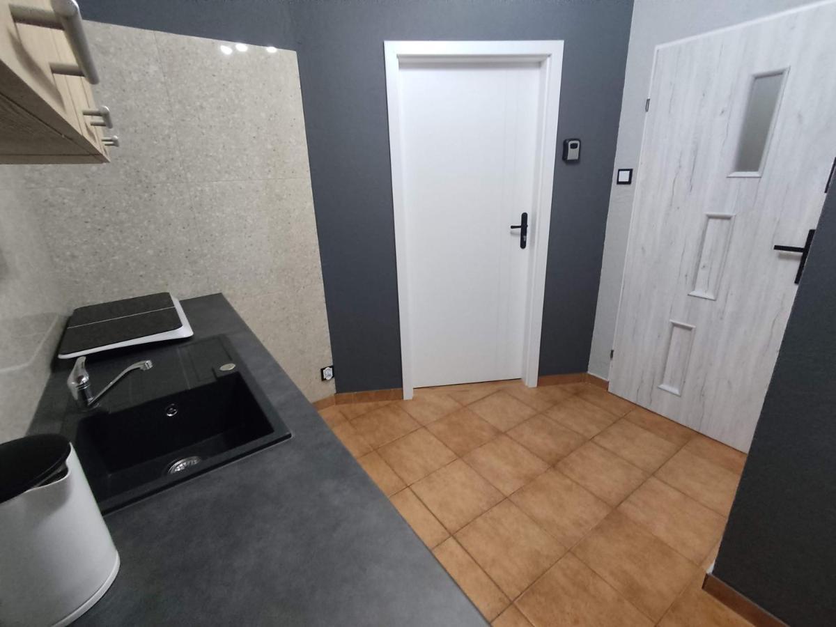 3030 Jana Spychalskiego 32 - Tanie Pokoje W Apartamencie - Samodzielne Zameldowanie - Self Check In ポズナン エクステリア 写真