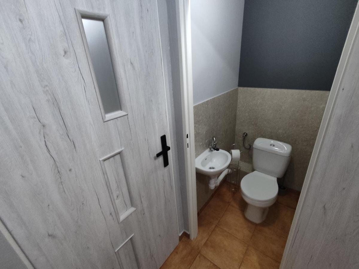 3030 Jana Spychalskiego 32 - Tanie Pokoje W Apartamencie - Samodzielne Zameldowanie - Self Check In ポズナン エクステリア 写真