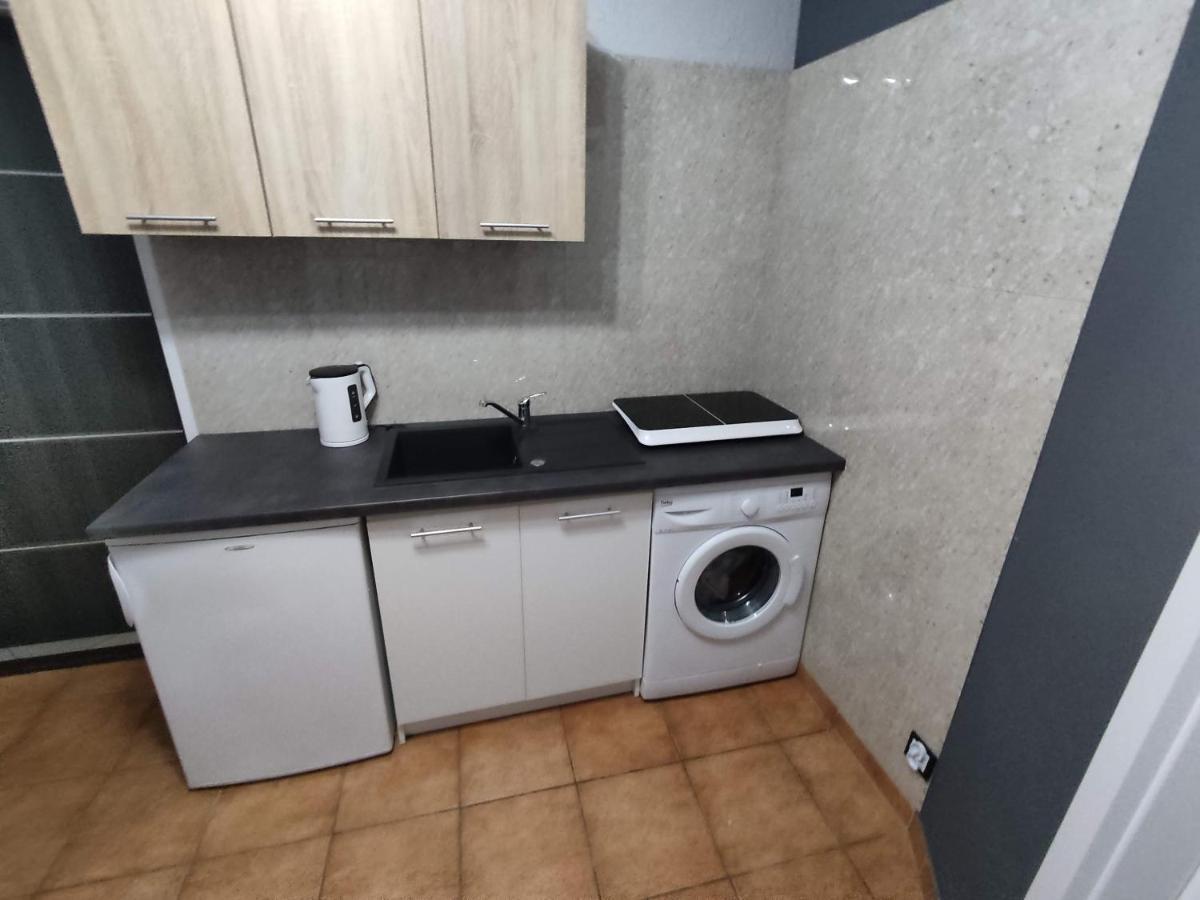 3030 Jana Spychalskiego 32 - Tanie Pokoje W Apartamencie - Samodzielne Zameldowanie - Self Check In ポズナン エクステリア 写真