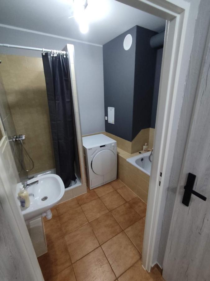 3030 Jana Spychalskiego 32 - Tanie Pokoje W Apartamencie - Samodzielne Zameldowanie - Self Check In ポズナン エクステリア 写真