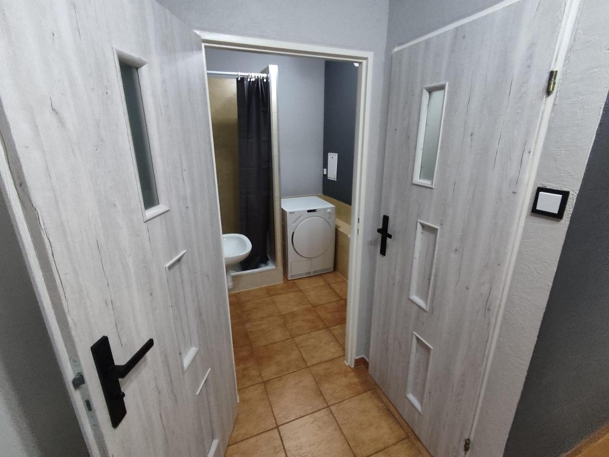 3030 Jana Spychalskiego 32 - Tanie Pokoje W Apartamencie - Samodzielne Zameldowanie - Self Check In ポズナン エクステリア 写真