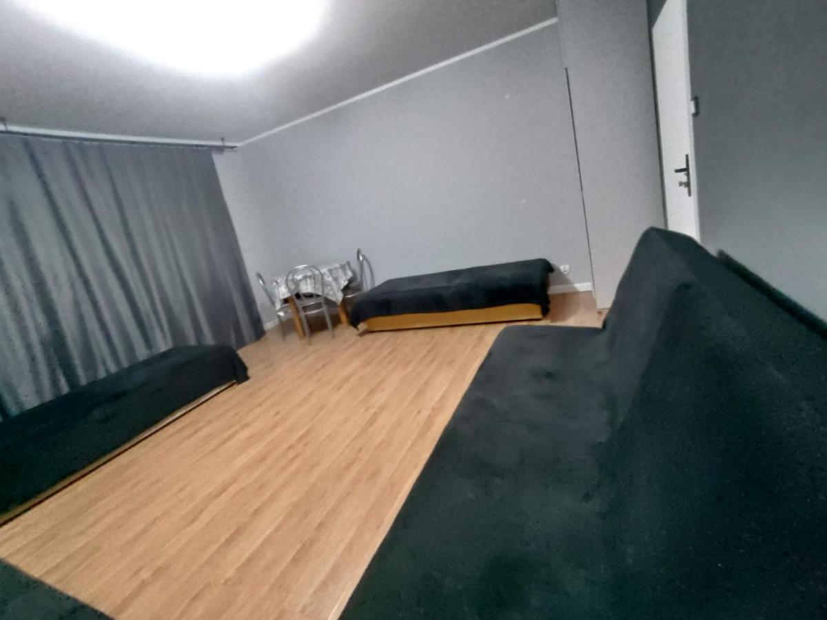 3030 Jana Spychalskiego 32 - Tanie Pokoje W Apartamencie - Samodzielne Zameldowanie - Self Check In ポズナン エクステリア 写真