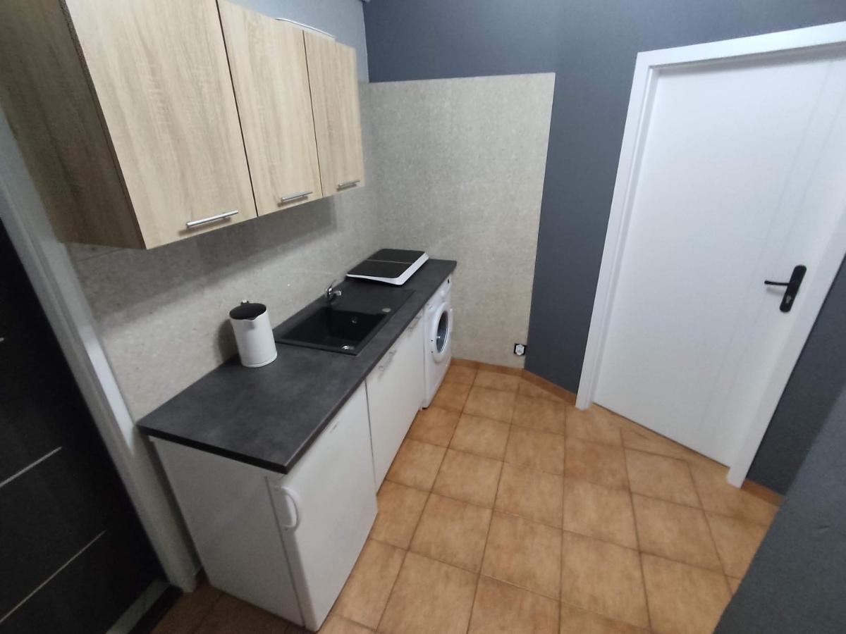 3030 Jana Spychalskiego 32 - Tanie Pokoje W Apartamencie - Samodzielne Zameldowanie - Self Check In ポズナン エクステリア 写真