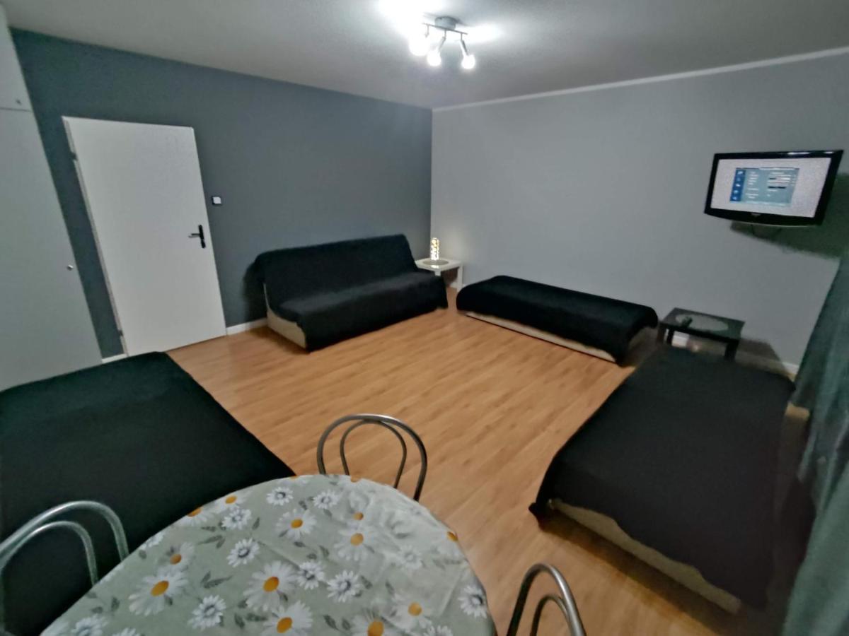 3030 Jana Spychalskiego 32 - Tanie Pokoje W Apartamencie - Samodzielne Zameldowanie - Self Check In ポズナン エクステリア 写真