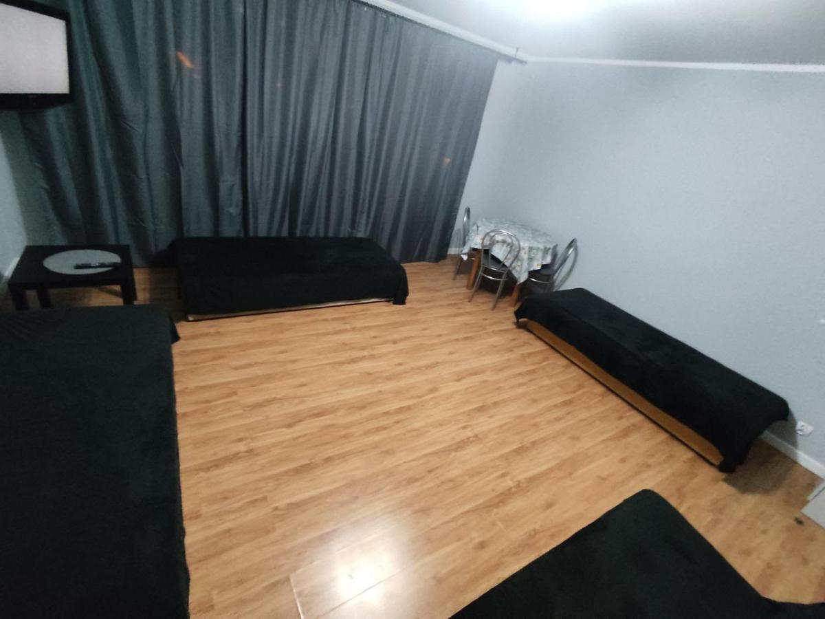 3030 Jana Spychalskiego 32 - Tanie Pokoje W Apartamencie - Samodzielne Zameldowanie - Self Check In ポズナン エクステリア 写真